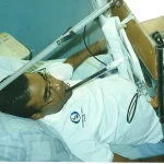 Lendo com suporte na cama
